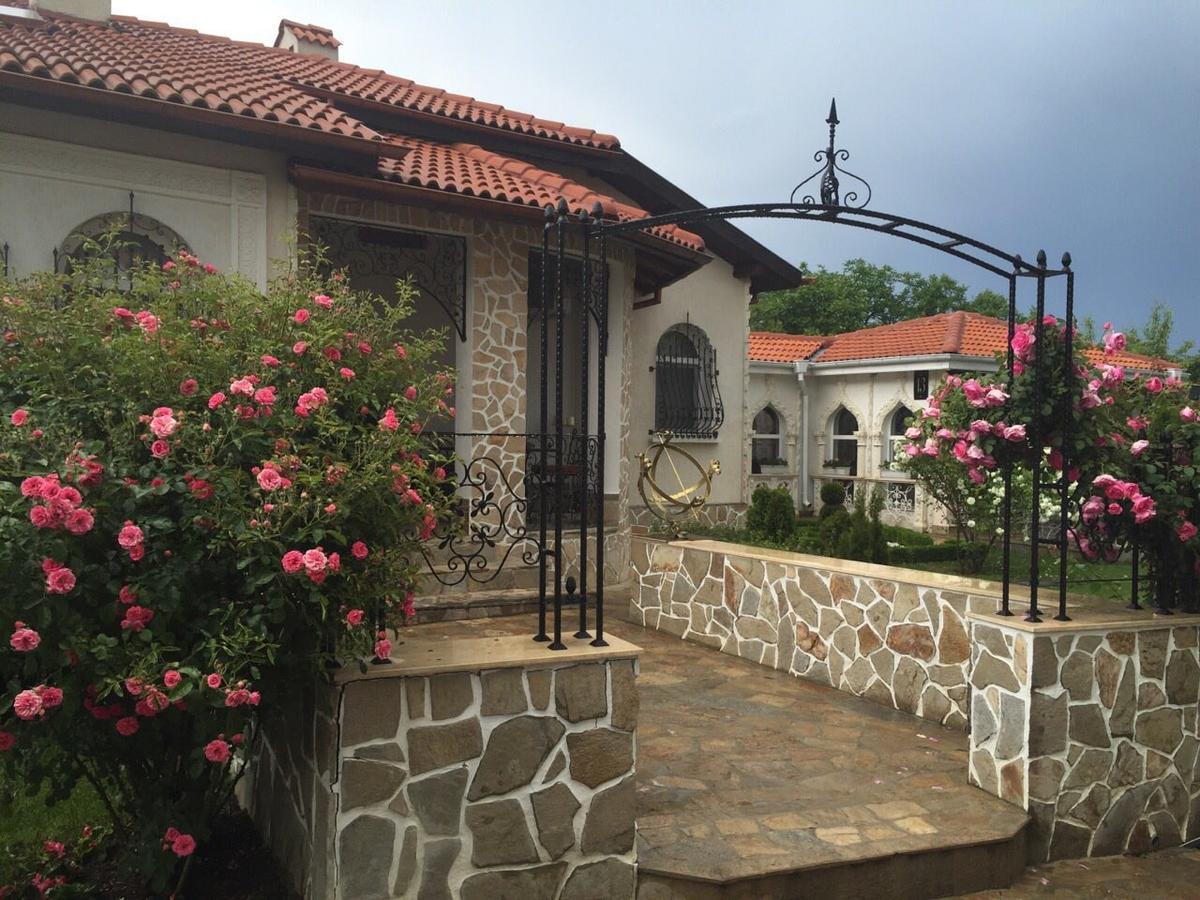 Villa St. Michael Madara Buitenkant foto