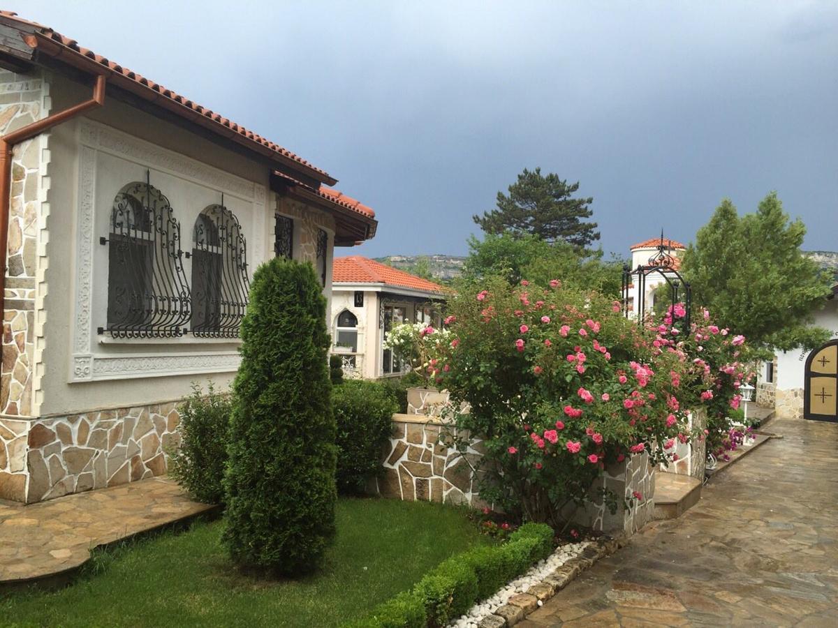 Villa St. Michael Madara Buitenkant foto