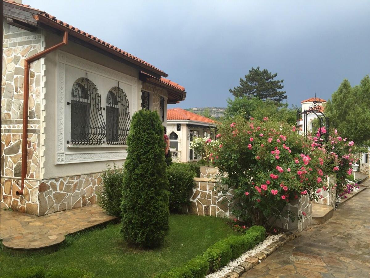 Villa St. Michael Madara Buitenkant foto